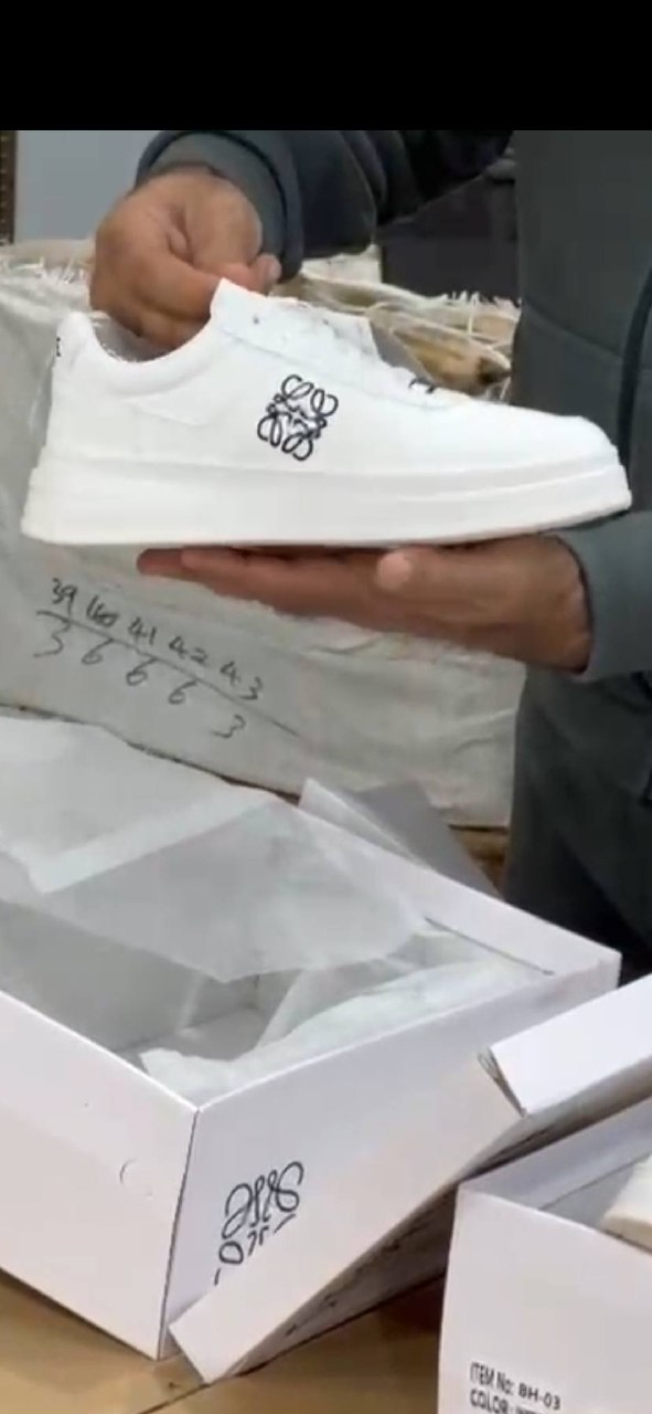 Loewe حذاء رجالي أنيق بجودة عالية وراحة طوال اليوم - الصورة 2