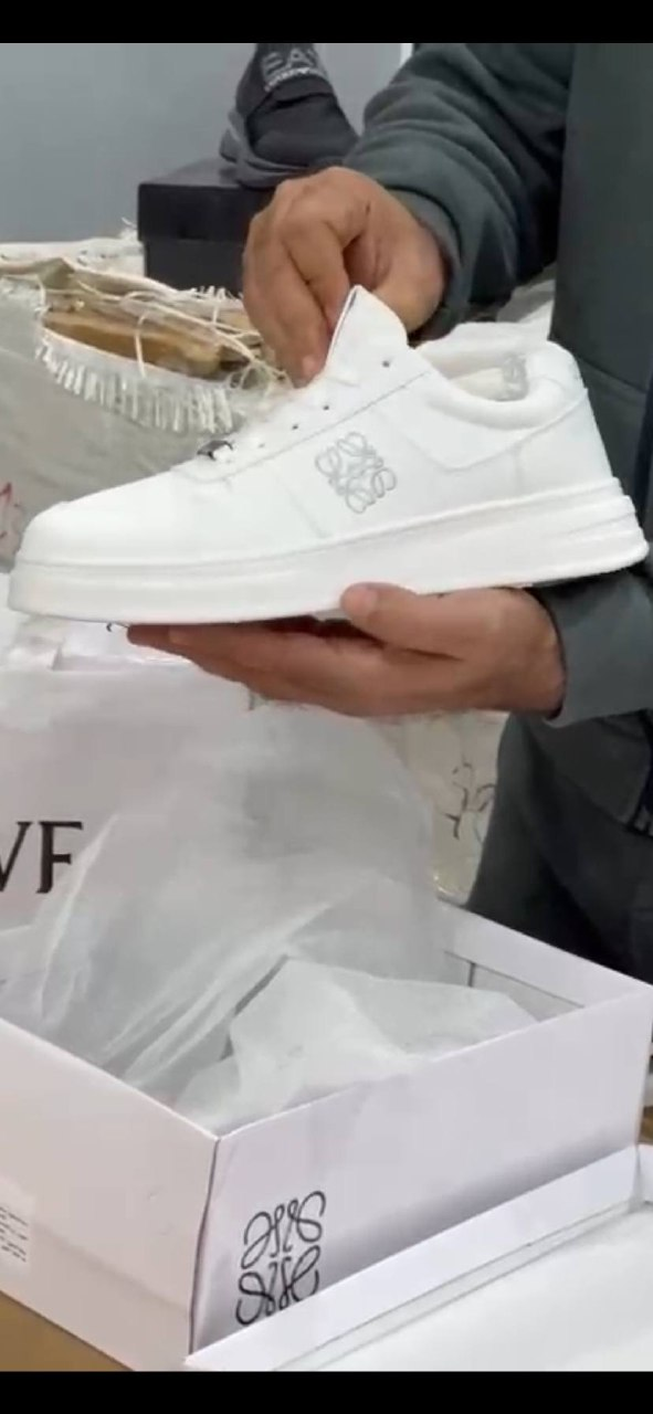 Loewe حذاء رجالي أنيق بجودة عالية وراحة طوال اليوم - الصورة 3